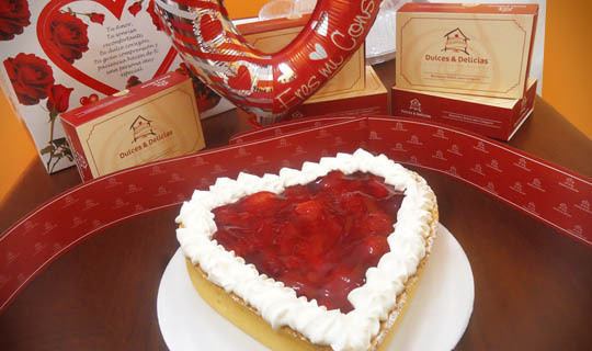 TARTA DE CORAZÓN CON FRESAS Y CREMA CHANTILLY of Julio Reyes Diaz - Recipefy