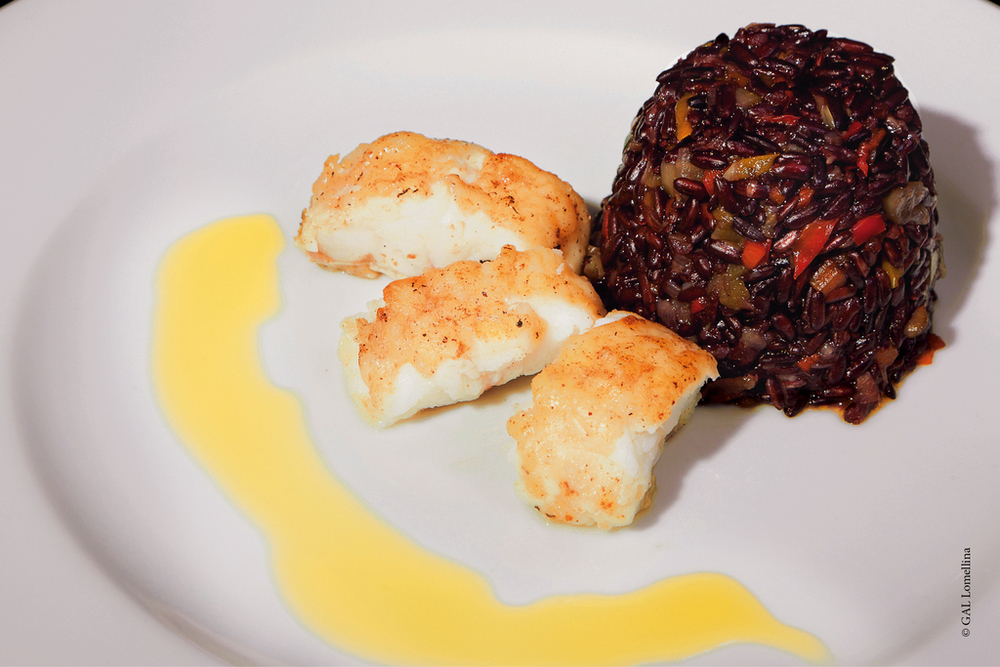 Filetti di storione con Nero di Lomellina e brunoise di verdure di GAL Lomellina - Recipefy