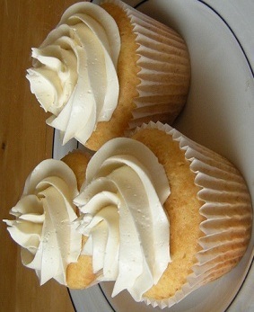 SWISS MERENGUE BUTTERCREAM CREMA DE MERENGUE-MANTEQUILLA  of Cristian Barriga Sedeño - Recipefy