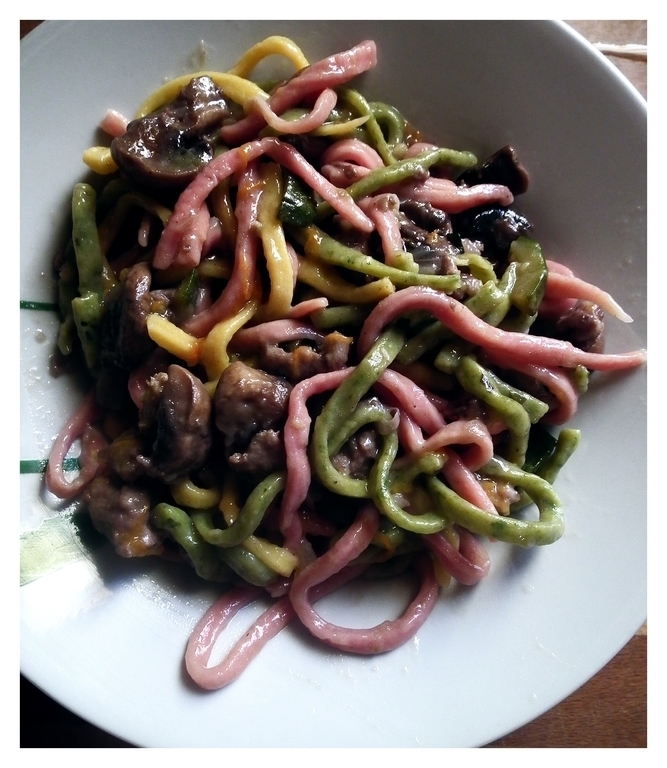 Chitarra Arcobaleno Salsiccia e Champignon of Stephany Di Fiore - Recipefy