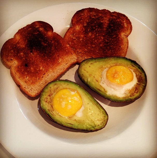 Baked Egg Avocado de Molly Delaney - Recipefy