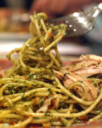 Creamy Pesto Chicken with Pasta de Mick Cummins - Recipefy