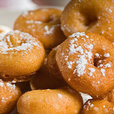 Http-upload-wikimedia-org-wikipedia-commons-0-07-john-s_inc_pizza_mini_donuts-jpg