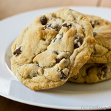 Chewy_jumbo_chocolate_chip_cookies-stacked-580-jpg_7814683