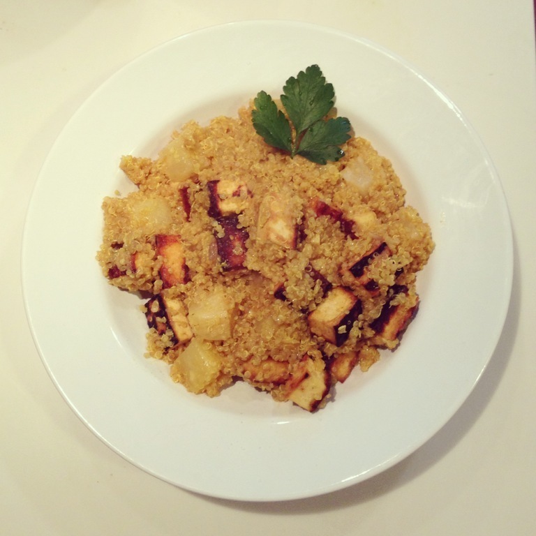 Curried Quinoa with Pineapple and Tofu di Molly Delaney - Recipefy