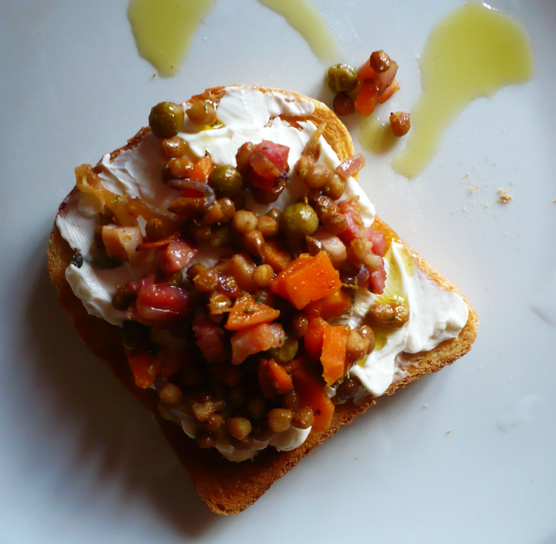 Crostini cremosi alle lenticchie de Alessandra Alvisi - Recipefy