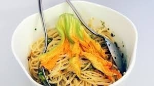Spaghetti ai fiori di zucca de Giorgia - Recipefy