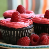 Http-upload-wikimedia-org-wikipedia-commons-d-da-chocolate_cupcakes_with_raspberry_buttercream-jpg
