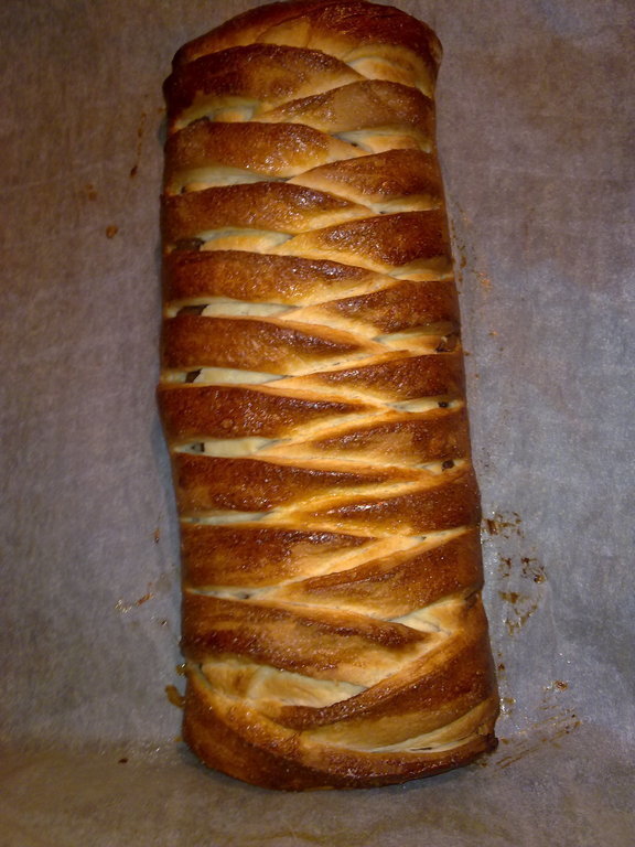 Treccia Danese con Nutella e Mandorle di Silvia - Recipefy