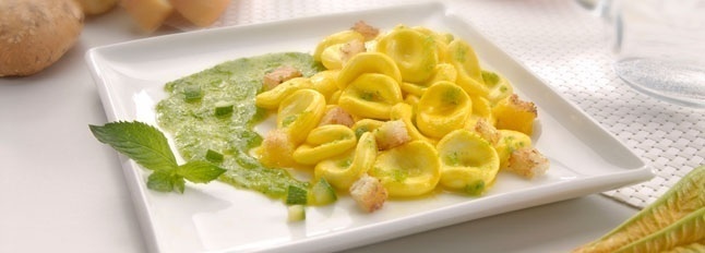 Orecchiette di Mozzarella allo zafferano, pesto di zucchine e menta di Giorgia - Recipefy