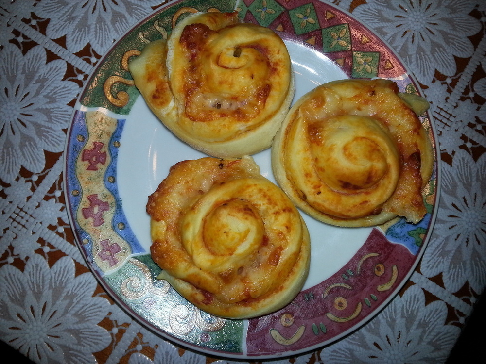 GIRELLE RIPIENE DI SALSA E MOZZARELLA of clementina zambrini - Recipefy