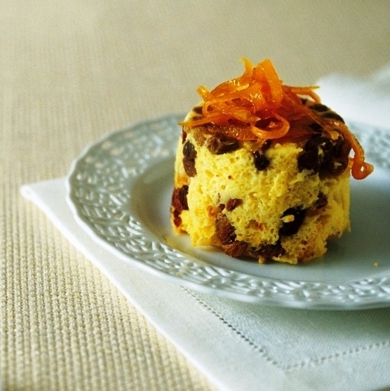 Budino di panettone con crema inglese e salsa di cioccolato fondente all'arancia of TheTraveller Chef - Recipefy