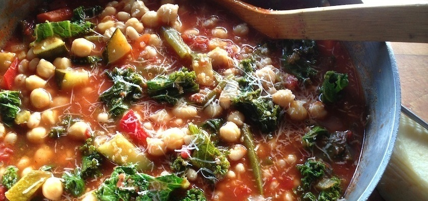 Warming Minestrone Soup With Quinoa & Kale of Cara Murray - Recipefy