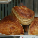 Http-upload-wikimedia-org-wikipedia-commons-e-e0-empanadas_de_atun-2009-jpg