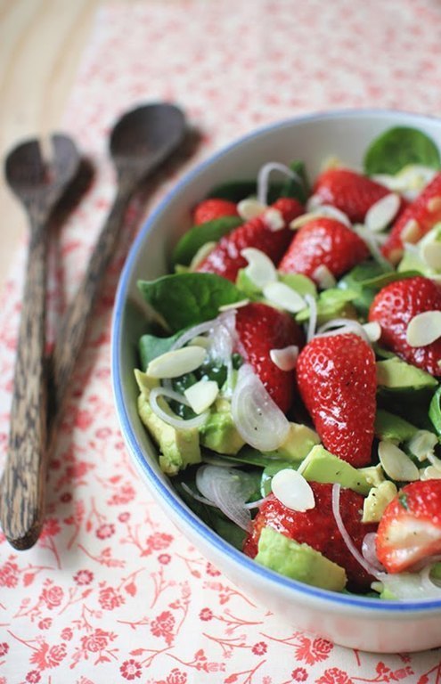 Strawberry Avocado Salad de Andrea Metzger Emling - Recipefy