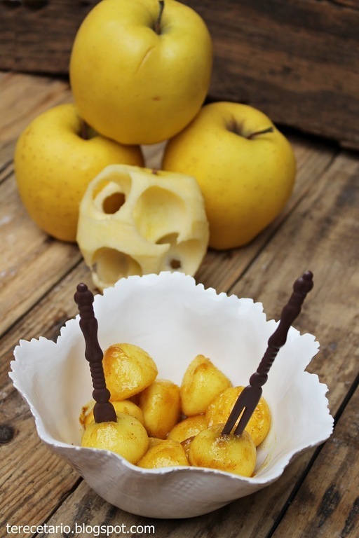 BOLITAS DE MANZANA CON LICOR DE MELOCOTÓN de Ana - Recipefy