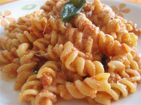 Fusilli con sugo di ricotta e basilico of Diana - Recipefy