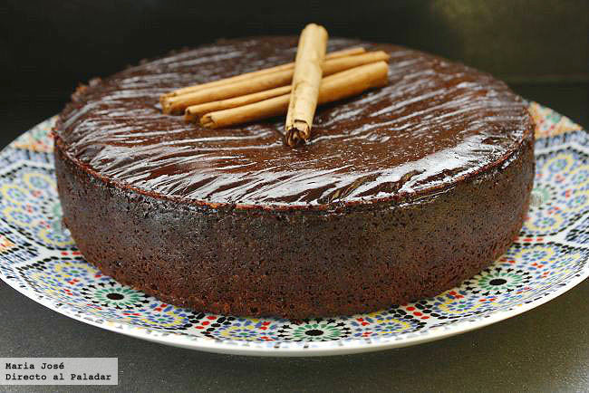Budin de chocolate con salsa de canela di Angel Romero - Recipefy
