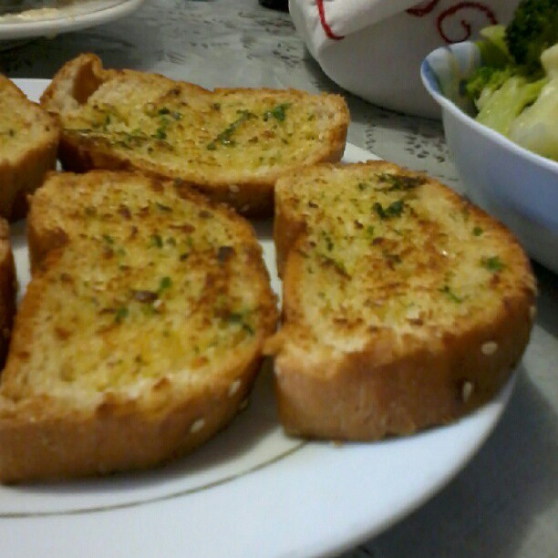 Pan de Ajo con hierbas of Mónica Sánchez - Recipefy