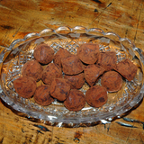 4184335060_http-upload-wikimedia-org-wikipedia-commons-2-2b-bowl_of_truffles-jpg%7d