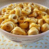 Http-upload-wikimedia-org-wikipedia-commons-d-d5-tortellini-jpg