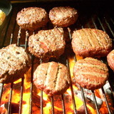 Http-upload-wikimedia-org-wikipedia-commons-d-dc-hamburguesas_grill-jpg