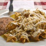 Http-upload-wikimedia-org-wikipedia-commons-9-92-01_chilaquiles_verdes_con_frijoles_chinos-jpg