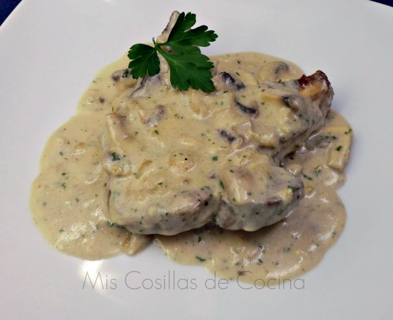 Chuletas de cerdo con salsa de champiñones a la crema di Brenda Paola - Recipefy