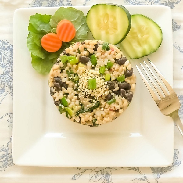 Black Beans & Brown Rice with Garlicky Kale of kiipfit - Recipefy