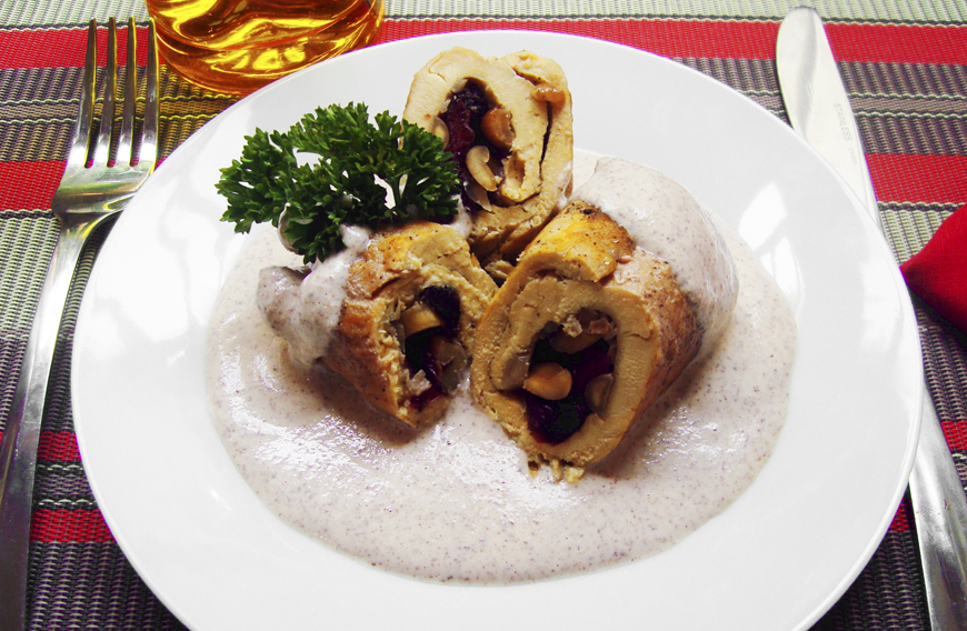 PECHUGAS RELLENAS DE FRUTOS SECOS CON SALSA DE NUEZ de casama - Recipefy