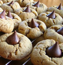Mom's Easy Peanut Butter Cookies of Schalene Dagutis - Recipefy