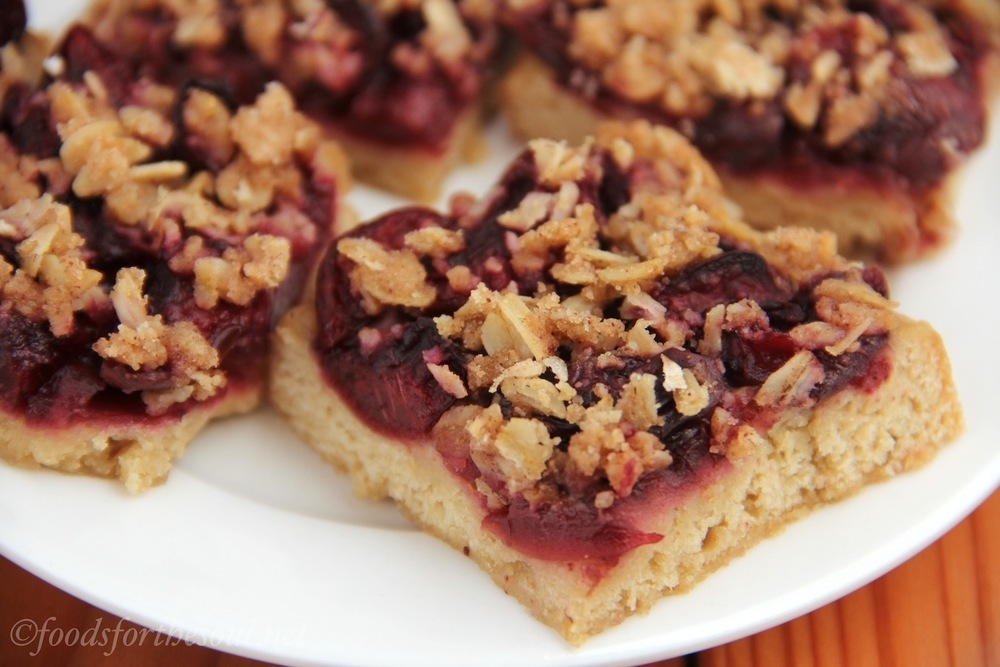 Mom's Cherry Crumble Squares de Schalene Dagutis - Recipefy