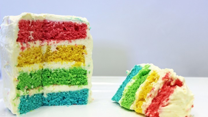 Amazing Rainbow Layered Cupcake with Frosting de Sweeter Life Club - Recipefy