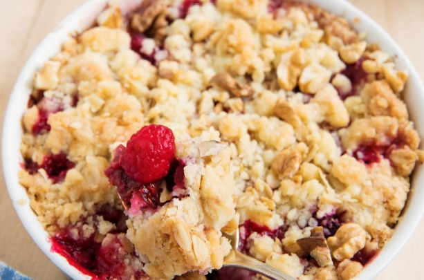 Apple and Raspberry Crumble of Sweeter Life Club - Recipefy