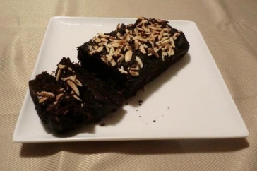Blackbean Chocolate Coconut Brownie Loaf de Sweeter Life Club - Recipefy
