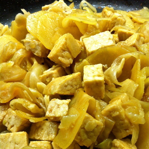 Tempeh con finocchi, patate e mandorle in scaglie de Valentina - Recipefy