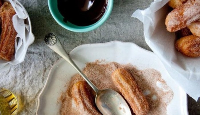 Chocolate Dipped Churros de Sweeter Life Club - Recipefy