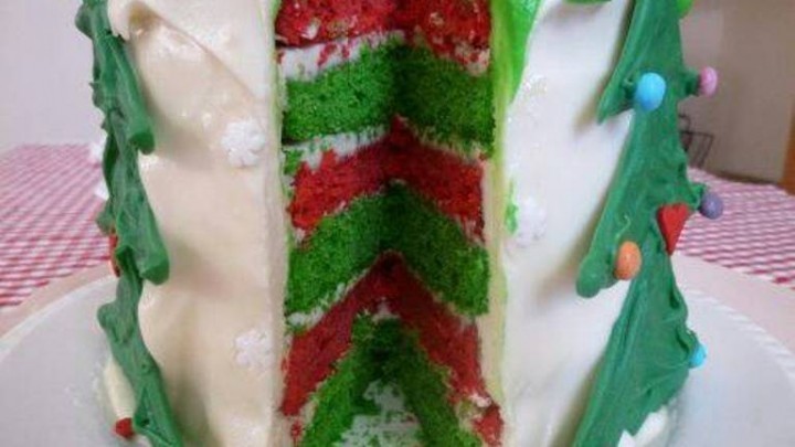Christmas Themed Layered Cake de Sweeter Life Club - Recipefy