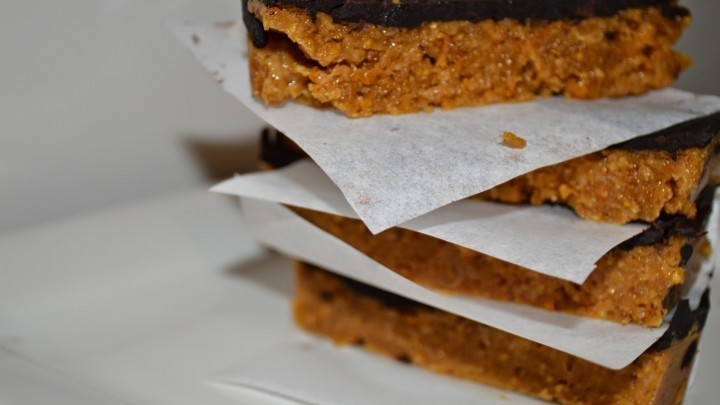 Chocolate Fig, and Inca Berry Slice di Sweeter Life Club - Recipefy