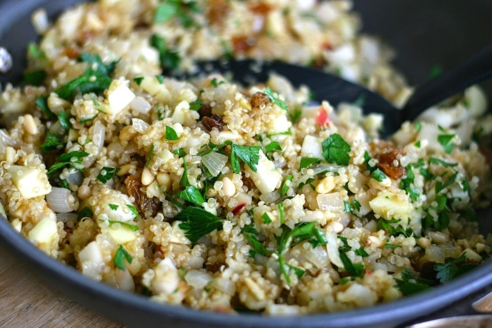 Quinoa, pine nuts and raisins of Kim Flowers - Recipefy