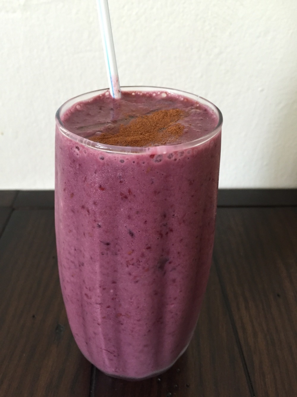 Blackberry Almond Milk Smoothie di Samantha Roach - Recipefy