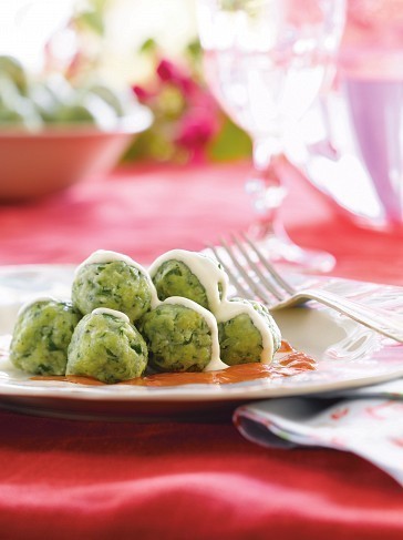 Malfatti de espinaca con salsa roja y crema de Ale Ricciardi - Recipefy