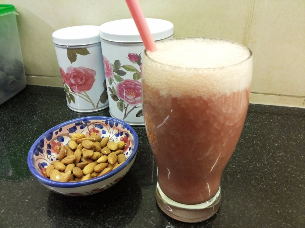 Afterlife Smoothie (Pomegranate, ginger and pear)  di Serena Autiero - Recipefy
