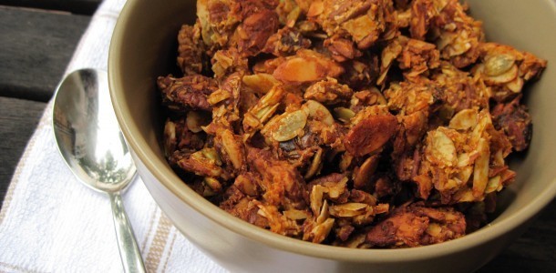 Greek yogurt with pumpkin granola of Amy Jessup - Recipefy