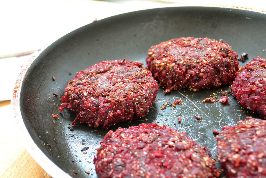 BURGER DI BARBABIETOLE E FAGIOLI AZUKI of Valentina - Recipefy