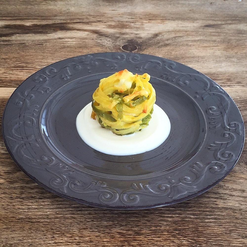 Tortini di tagliatelle paglia e fieno con crema di parmigiano de Eleonora Michielan - Recipefy