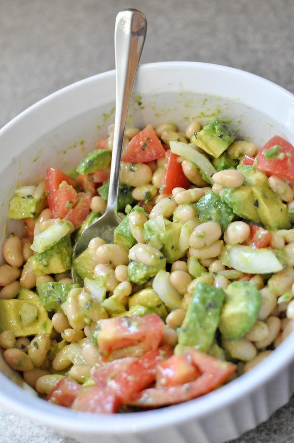 Avocado & White Bean Salad with Vinaigrette de BarboraBH - Recipefy