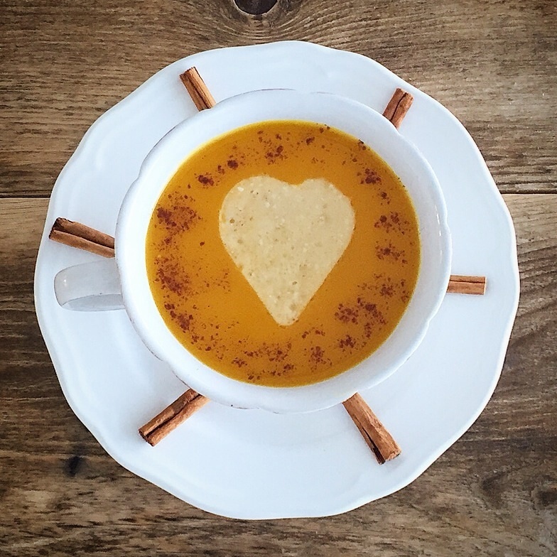 Vellutata di zucca e cannella con cuore di parmigiano de Eleonora Michielan - Recipefy