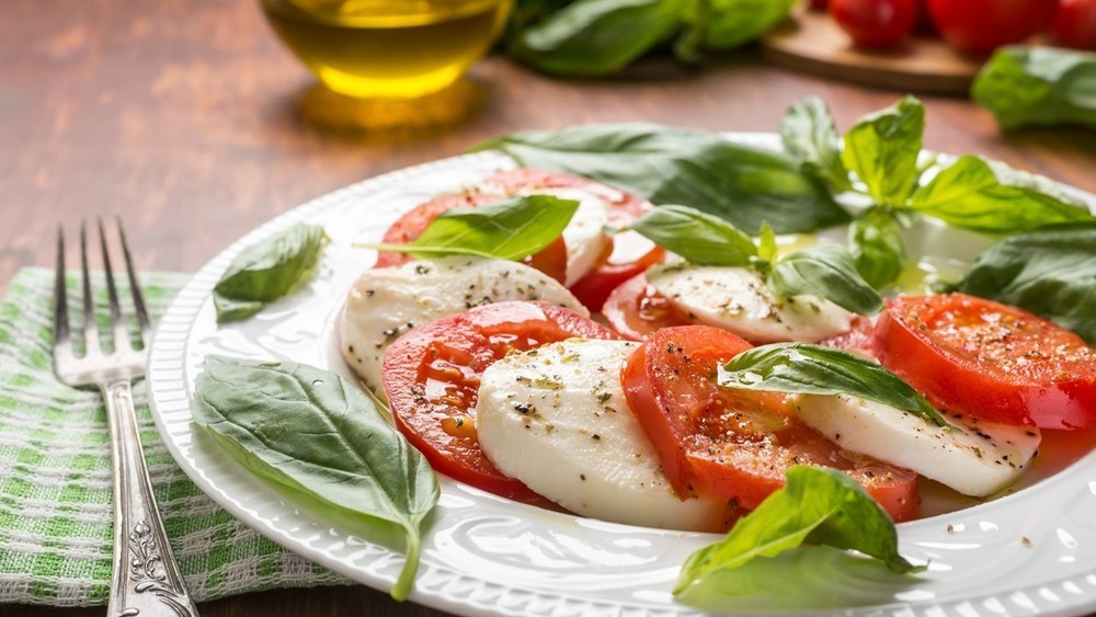The Classic Caprese Salad Recipe – An All Rounder! di Rick Flanagan - Recipefy