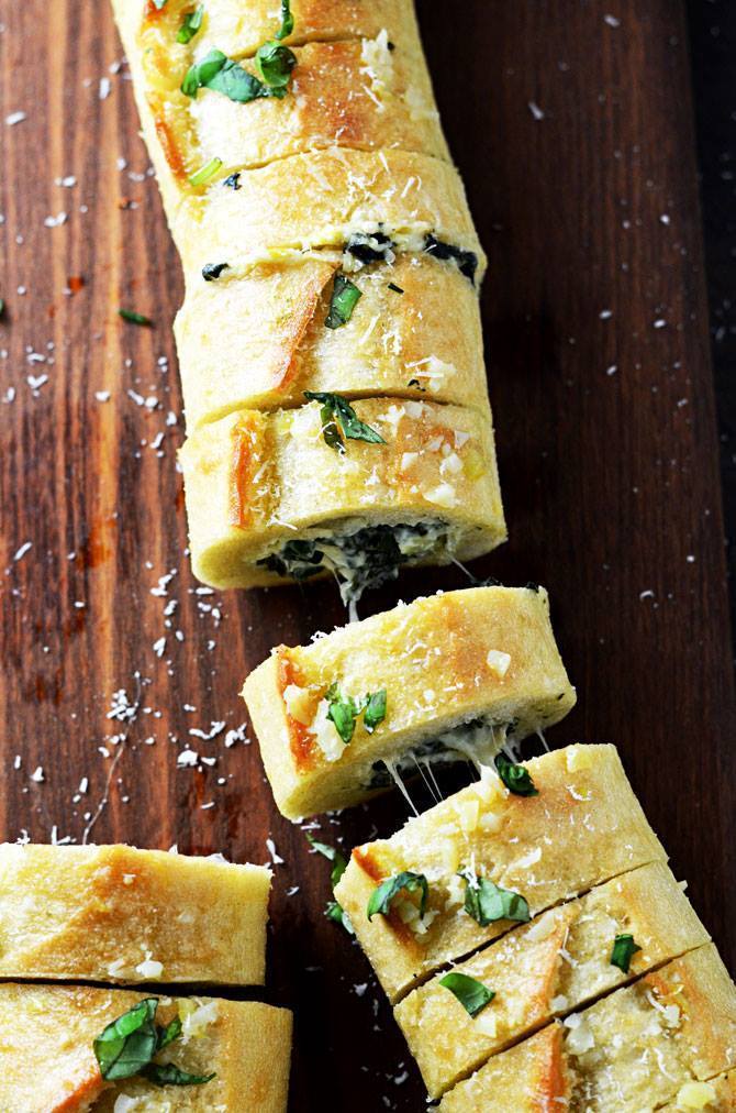 Spinach and Artichoke Stuffed Garlic Bread de Schalene Dagutis - Recipefy